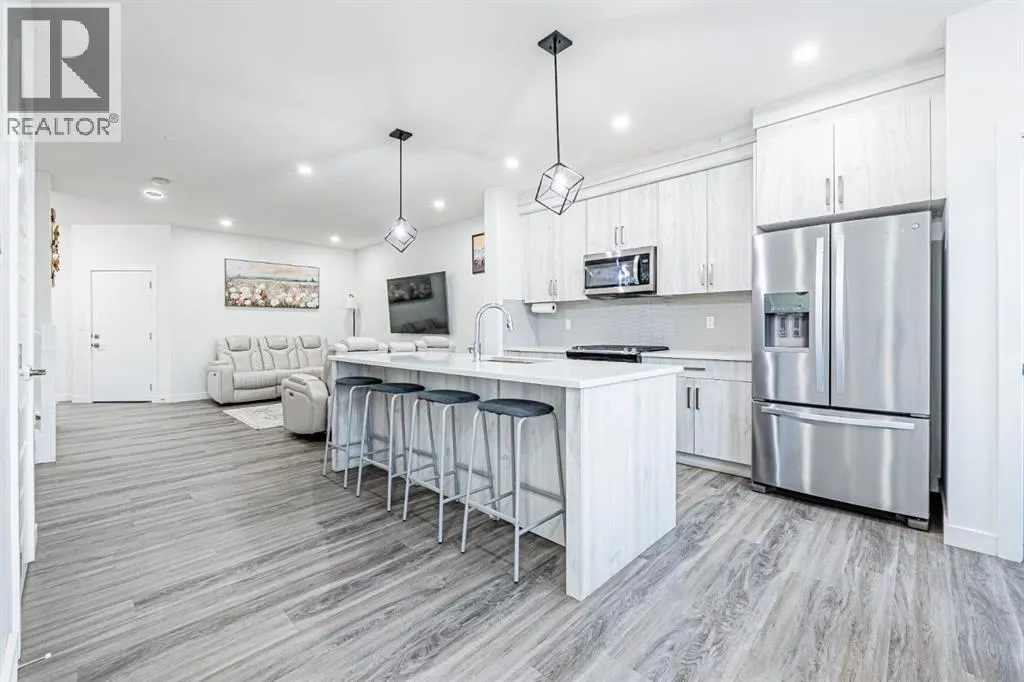 112 Midtown Close SW