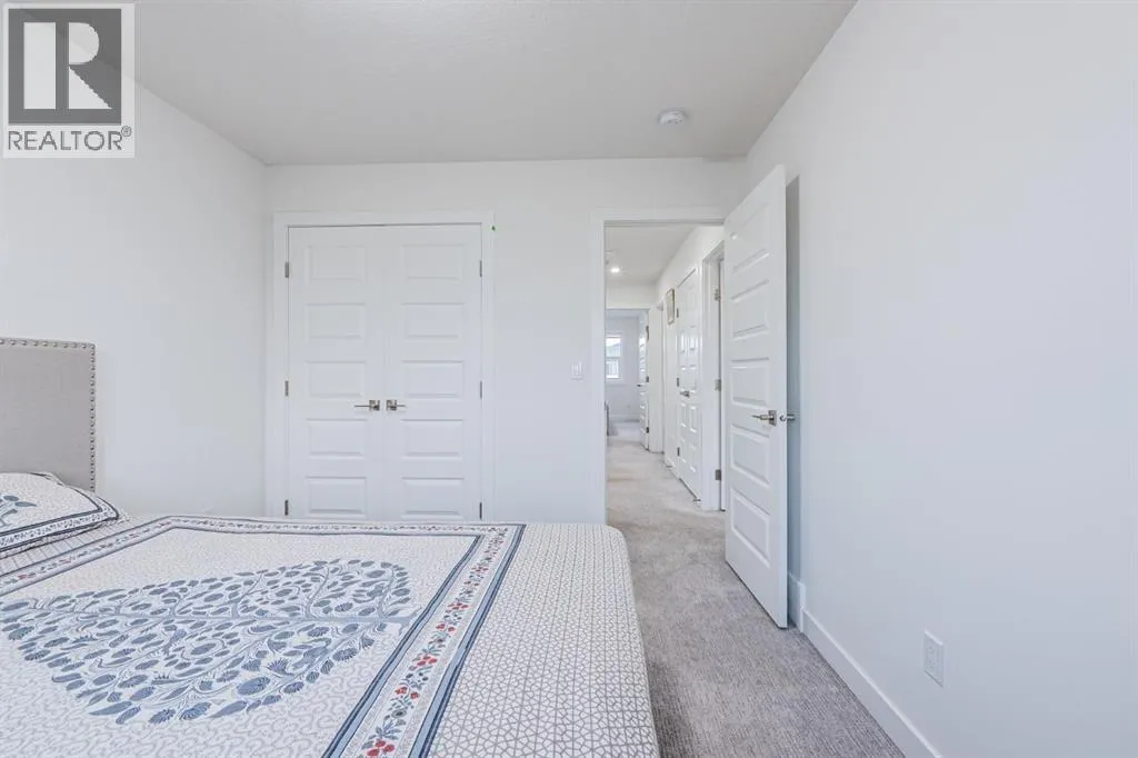 112 Midtown Close SW