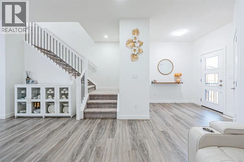 112 Midtown Close SW