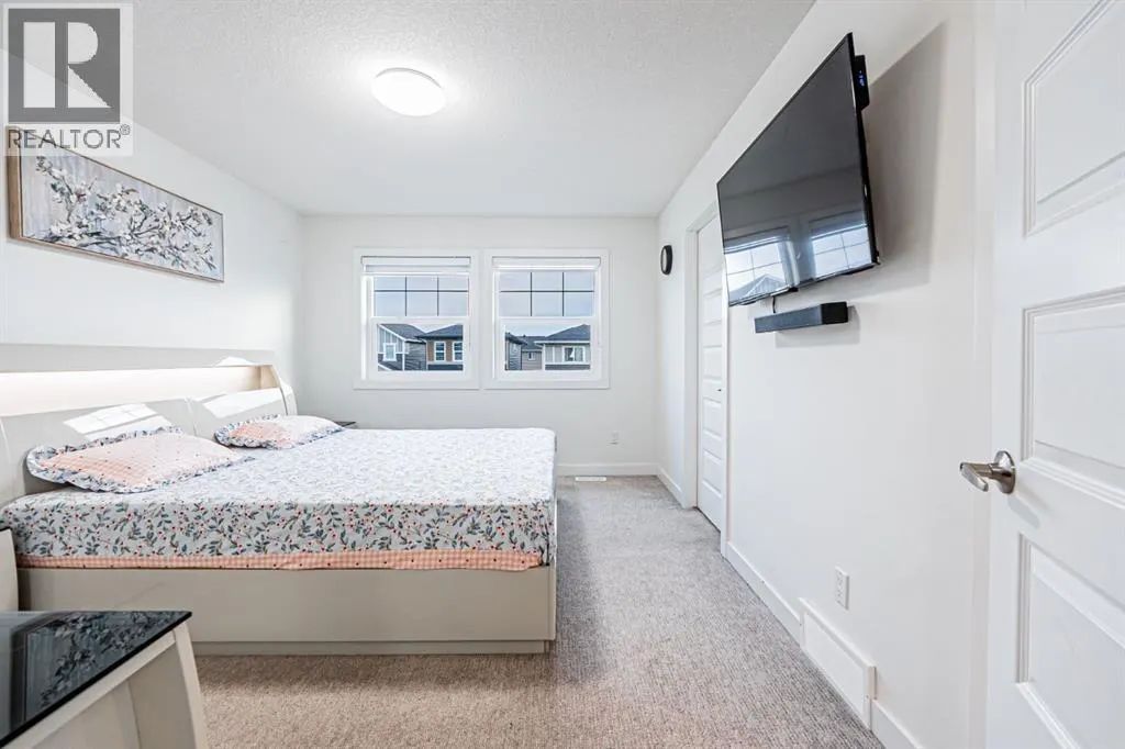 112 Midtown Close SW