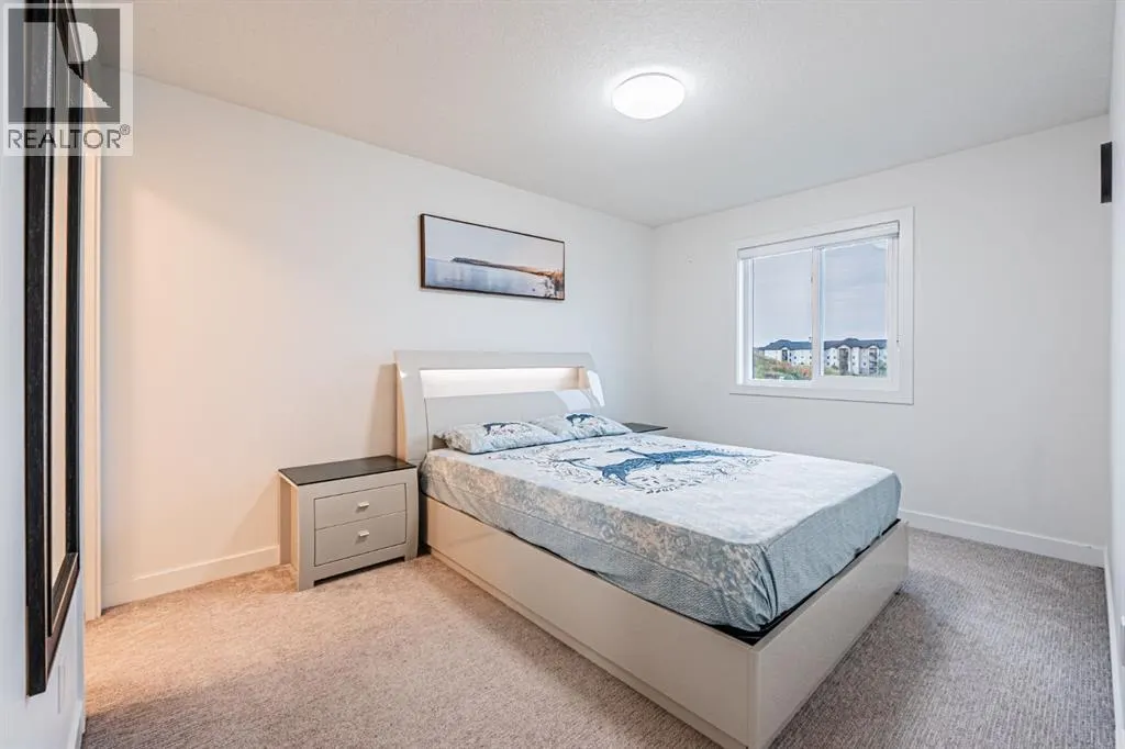 112 Midtown Close SW