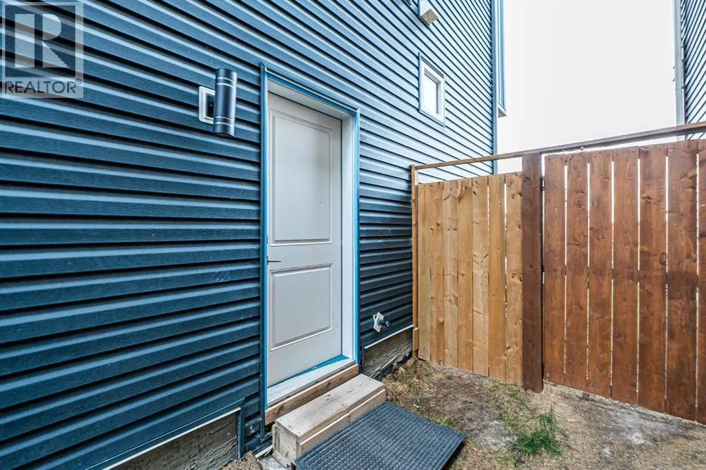 112 Midtown Close SW