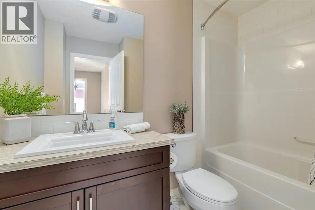 87 Mahogany Grove SE