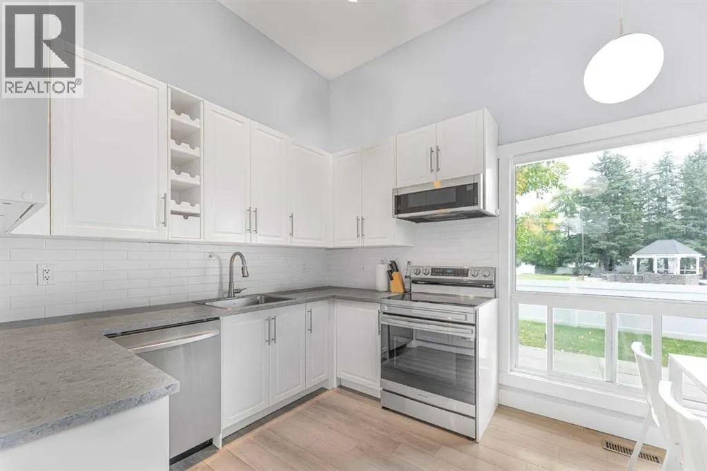 352 Brae Glen Road SW