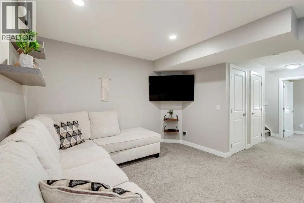 22 Drake Landing Boulevard