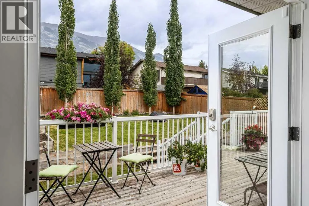 319 Hoodoo Crescent