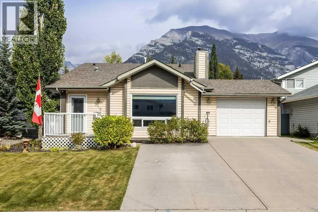319 Hoodoo Crescent