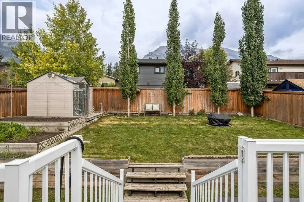 319 Hoodoo Crescent