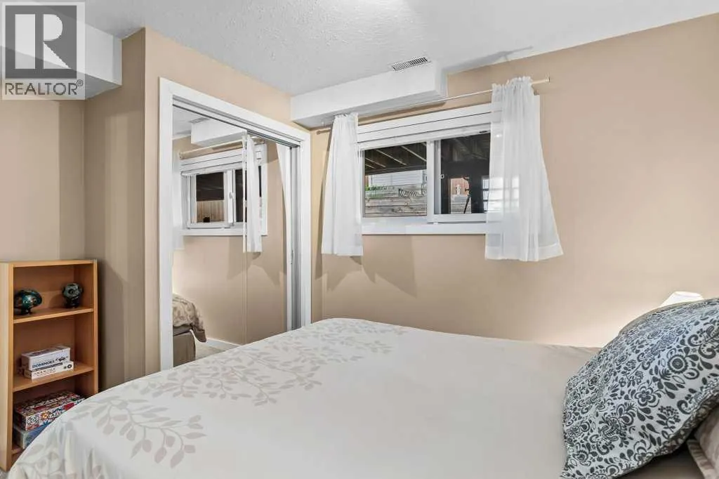 319 Hoodoo Crescent