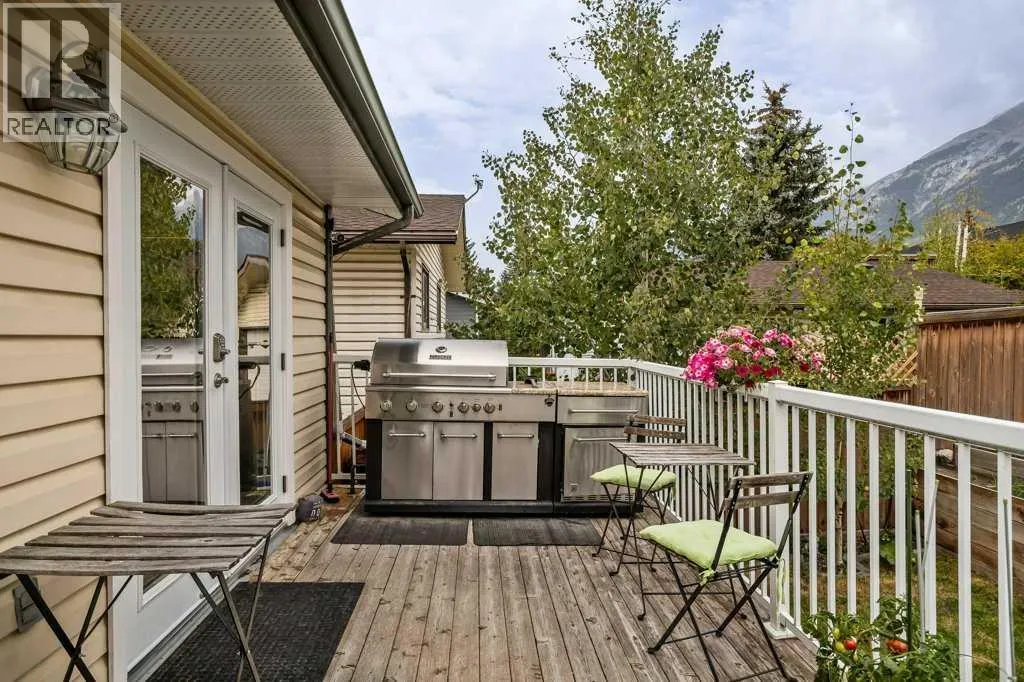 319 Hoodoo Crescent
