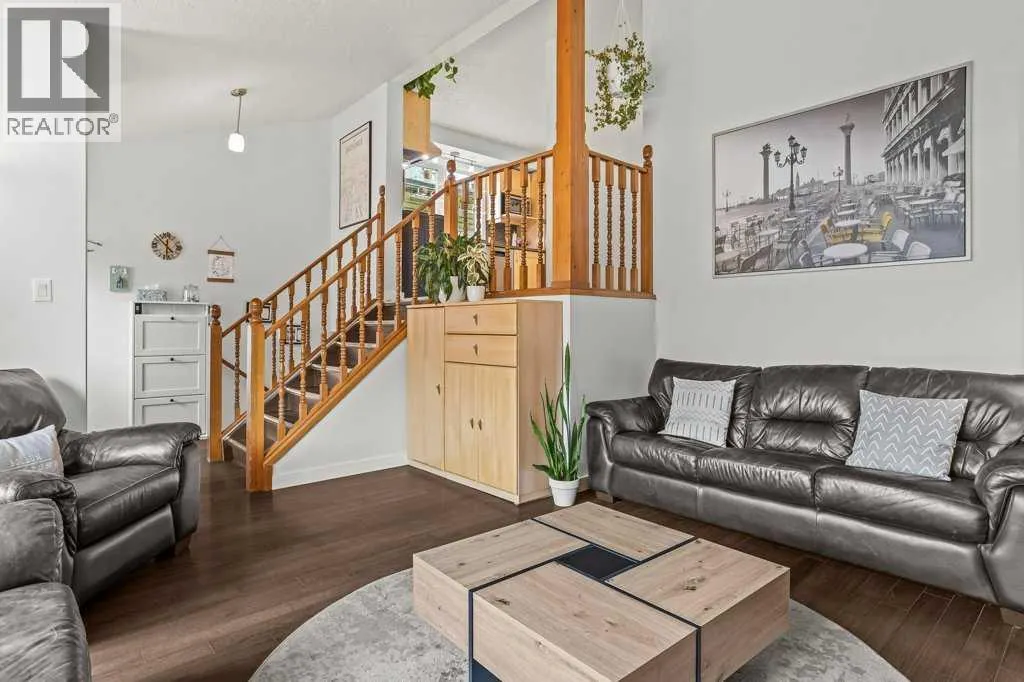 319 Hoodoo Crescent