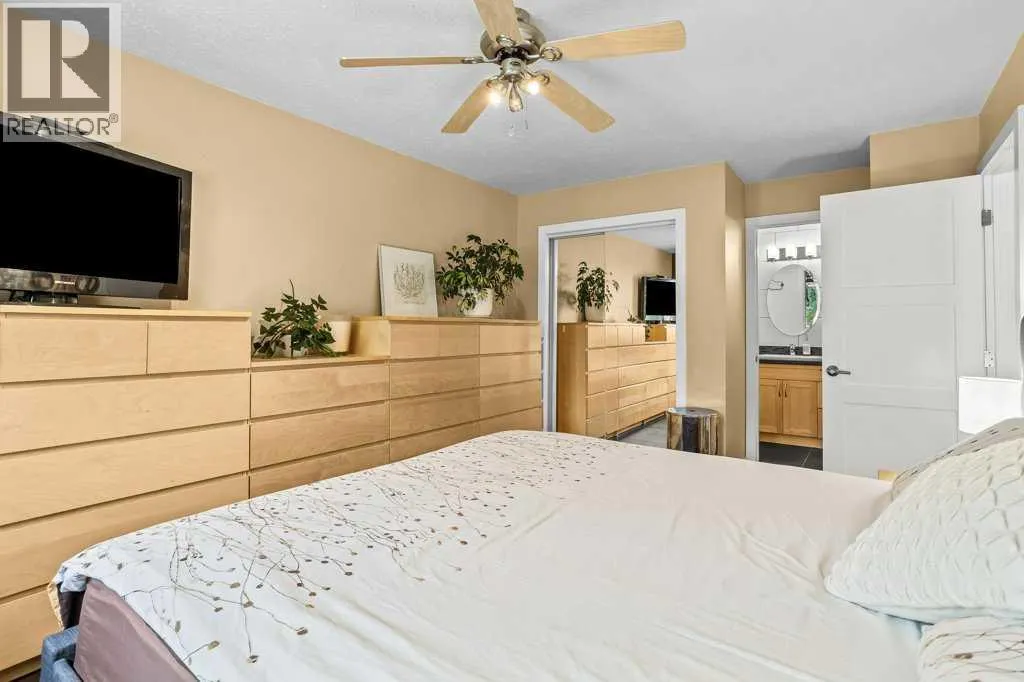 319 Hoodoo Crescent