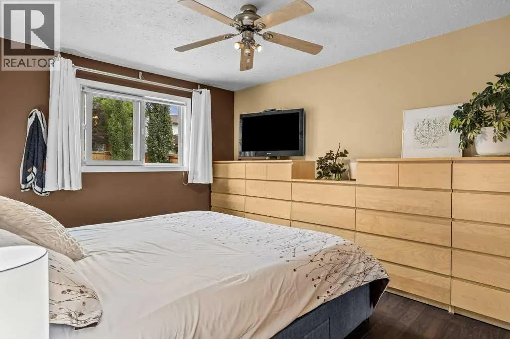 319 Hoodoo Crescent