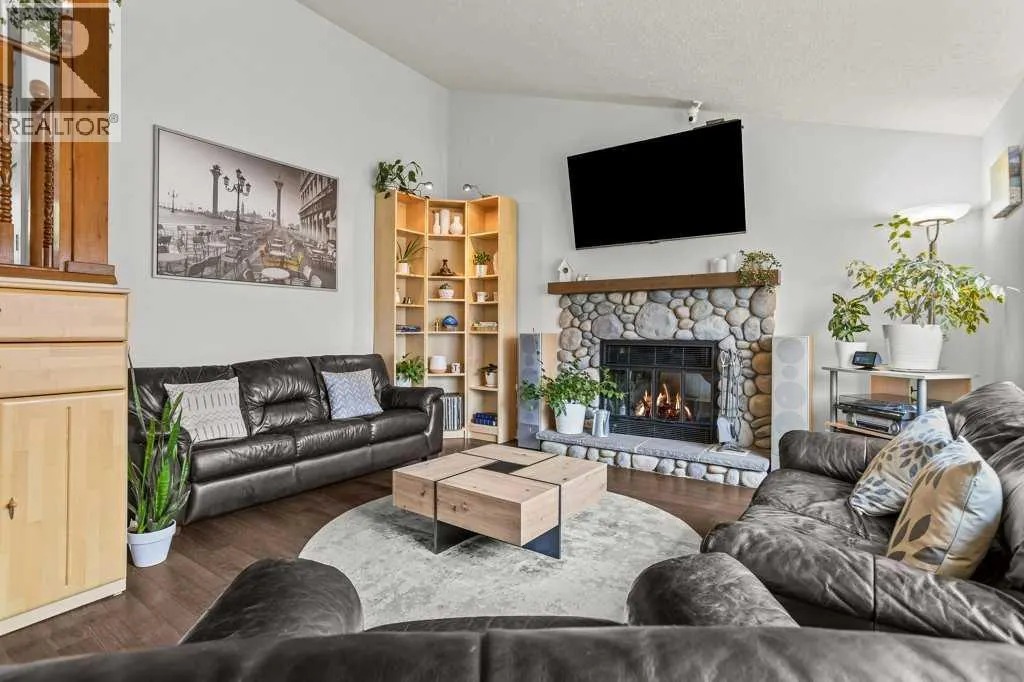 319 Hoodoo Crescent