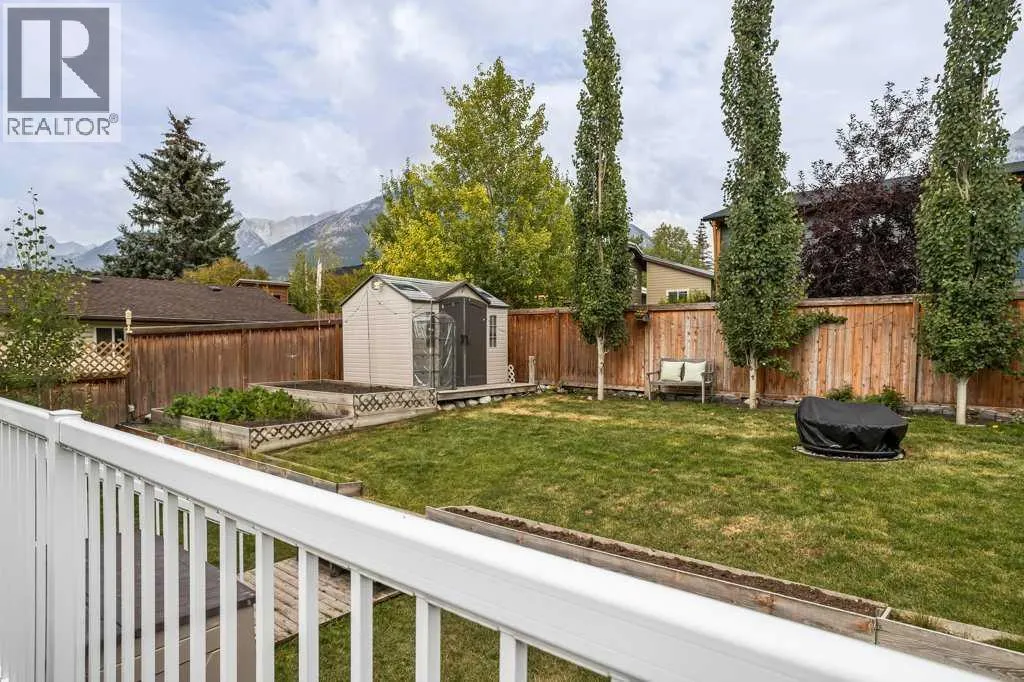 319 Hoodoo Crescent