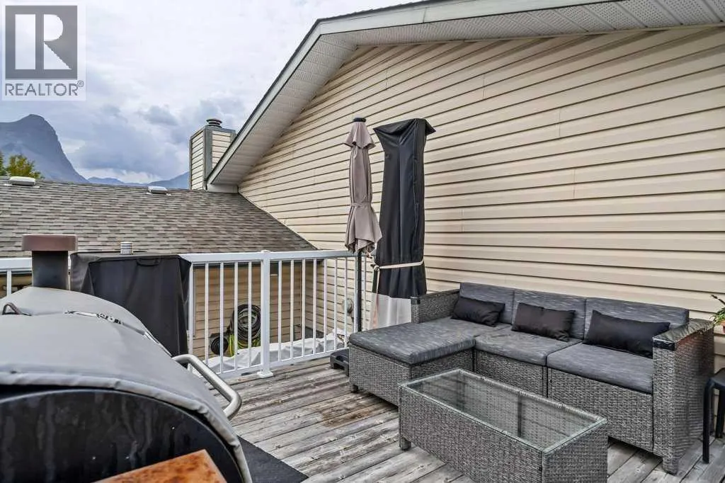 319 Hoodoo Crescent