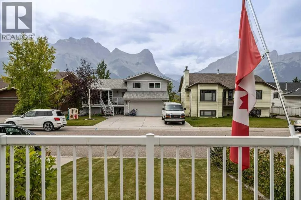 319 Hoodoo Crescent