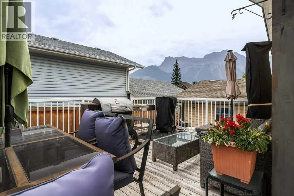 319 Hoodoo Crescent