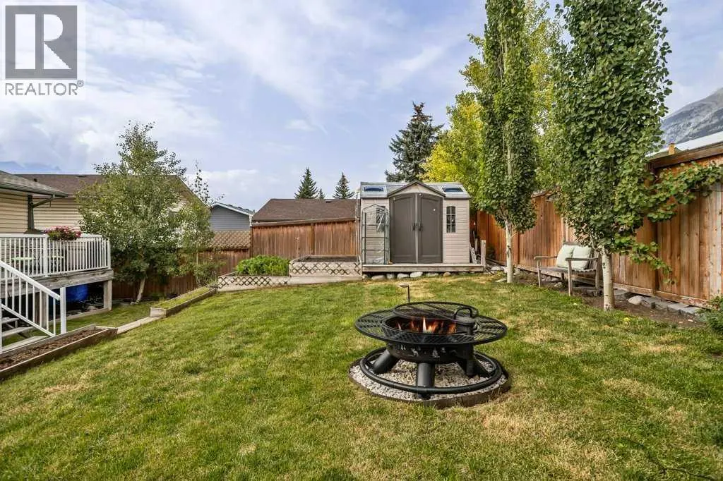 319 Hoodoo Crescent