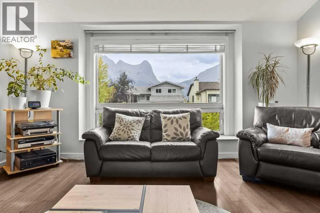 319 Hoodoo Crescent