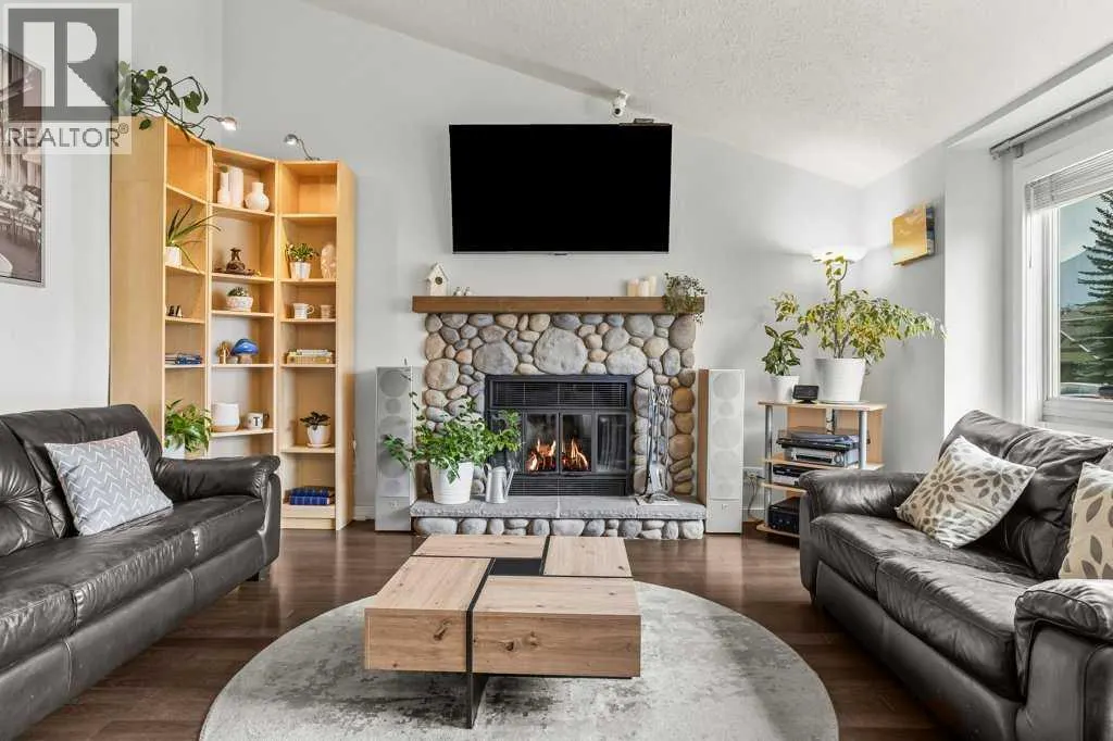 319 Hoodoo Crescent