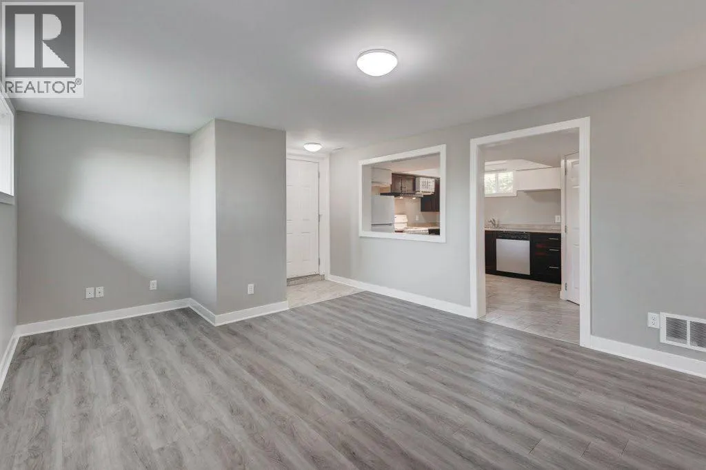 112 Selkirk Drive SW