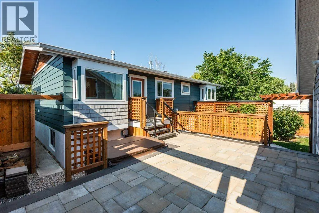 112 Selkirk Drive SW