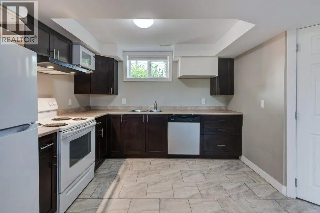 112 Selkirk Drive SW