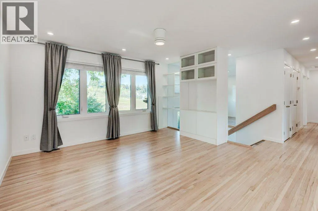 112 Selkirk Drive SW