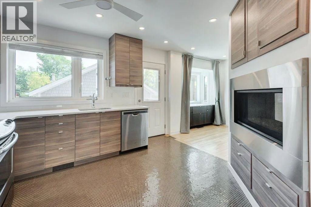 112 Selkirk Drive SW