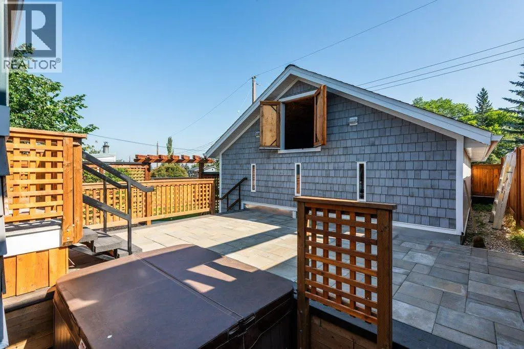 112 Selkirk Drive SW