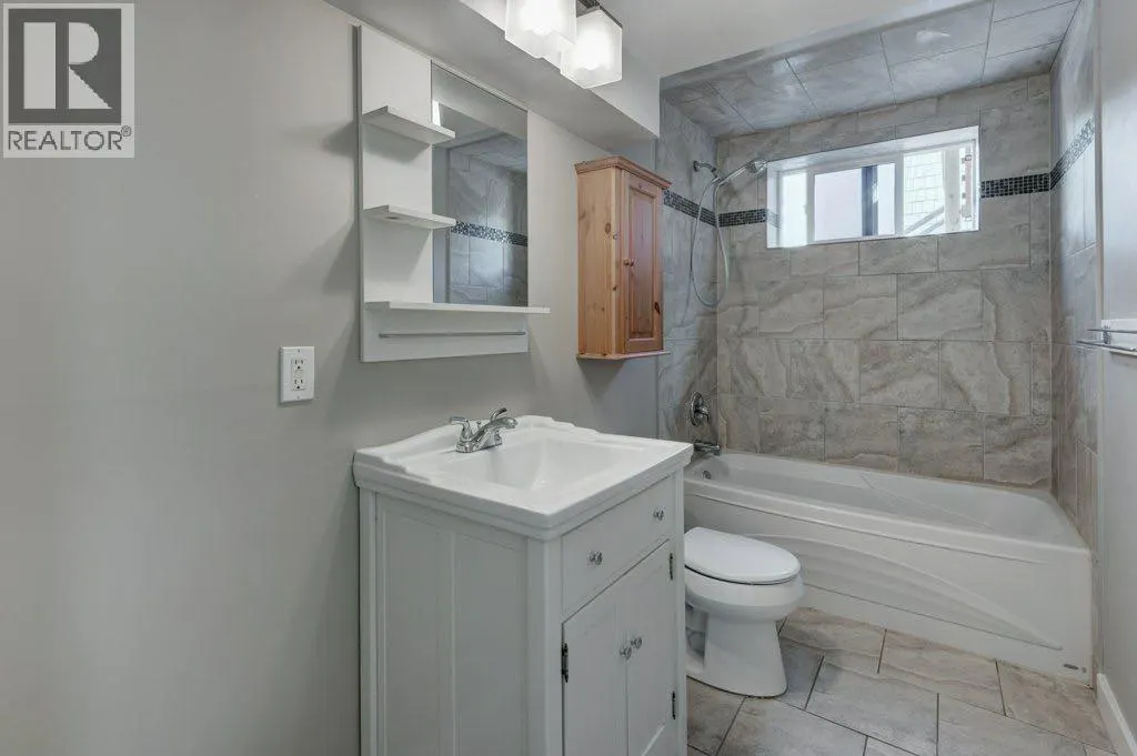 112 Selkirk Drive SW