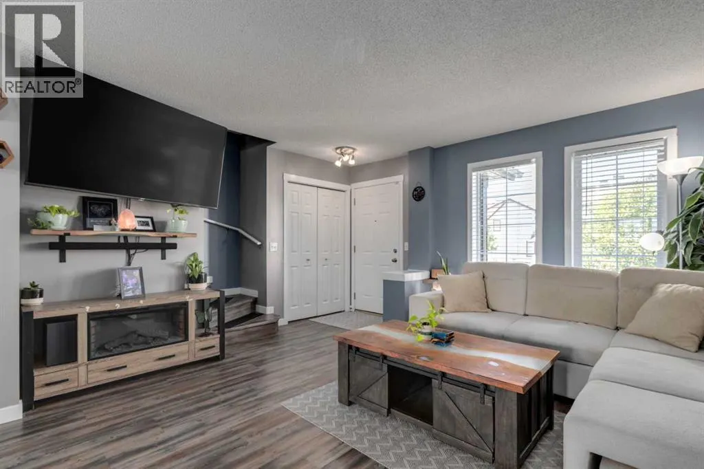 370 Elgin View SE