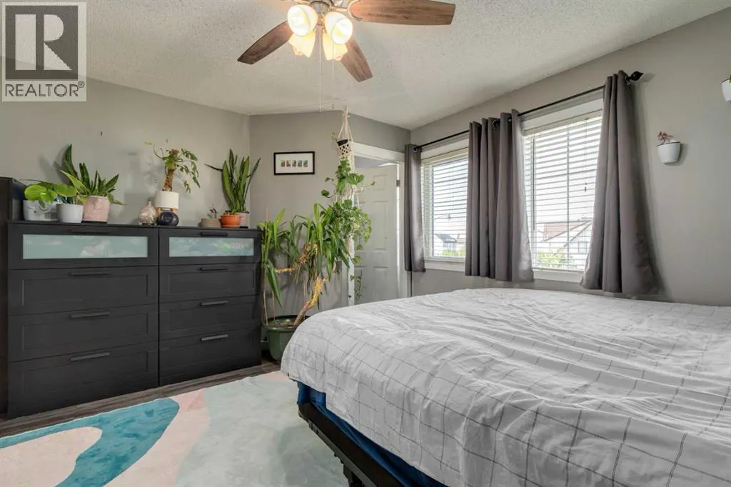 370 Elgin View SE