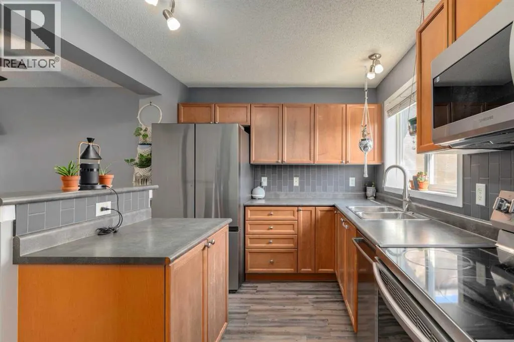 370 Elgin View SE