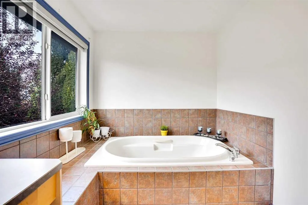 204 Covehaven Gardens NE