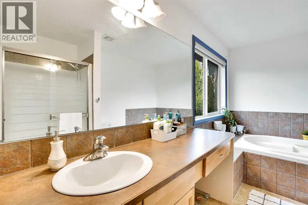 204 Covehaven Gardens NE