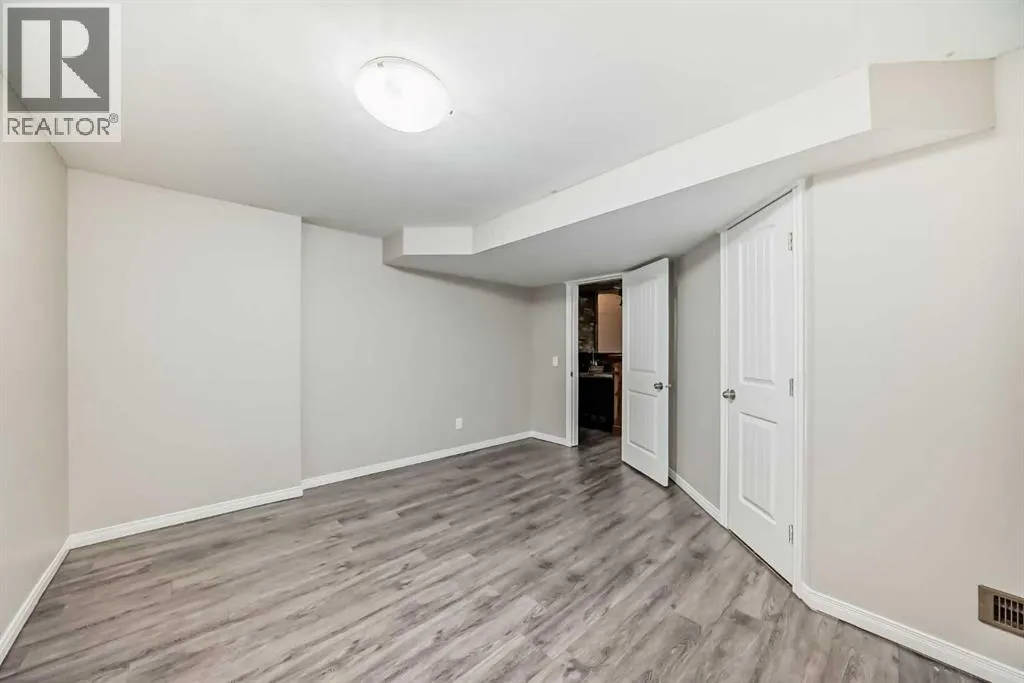 11 Skyview Springs Manor NE