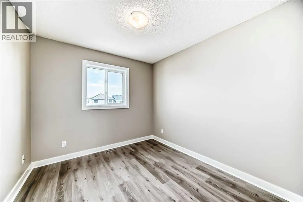 11 Skyview Springs Manor NE