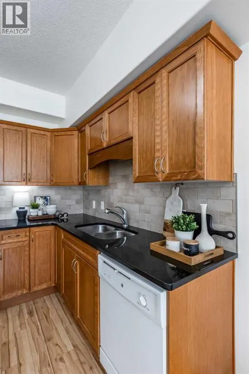 403, 19 Terrace View NE