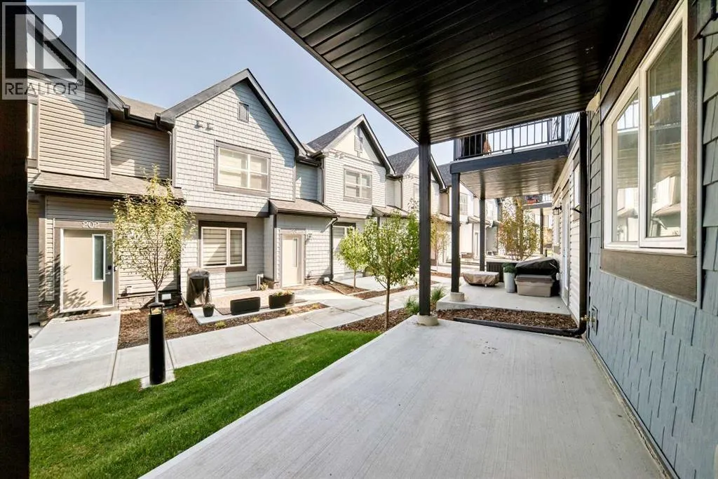 106, 75 Evanscrest Common NW