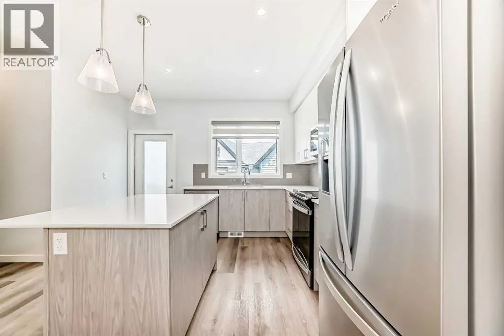 106, 75 Evanscrest Common NW