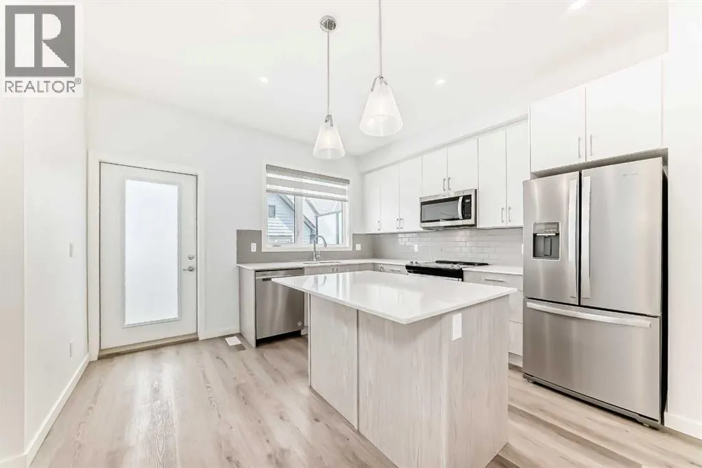 106, 75 Evanscrest Common NW