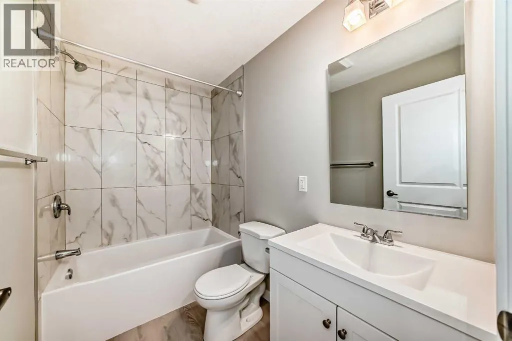 106, 75 Evanscrest Common NW