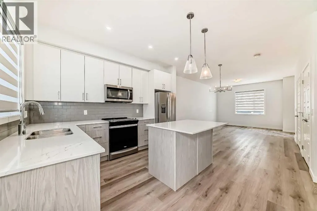 106, 75 Evanscrest Common NW