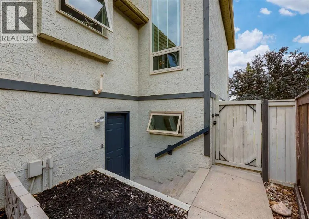 187 Strathaven Circle SW