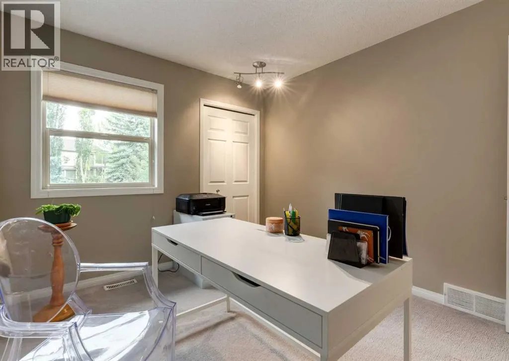 187 Strathaven Circle SW
