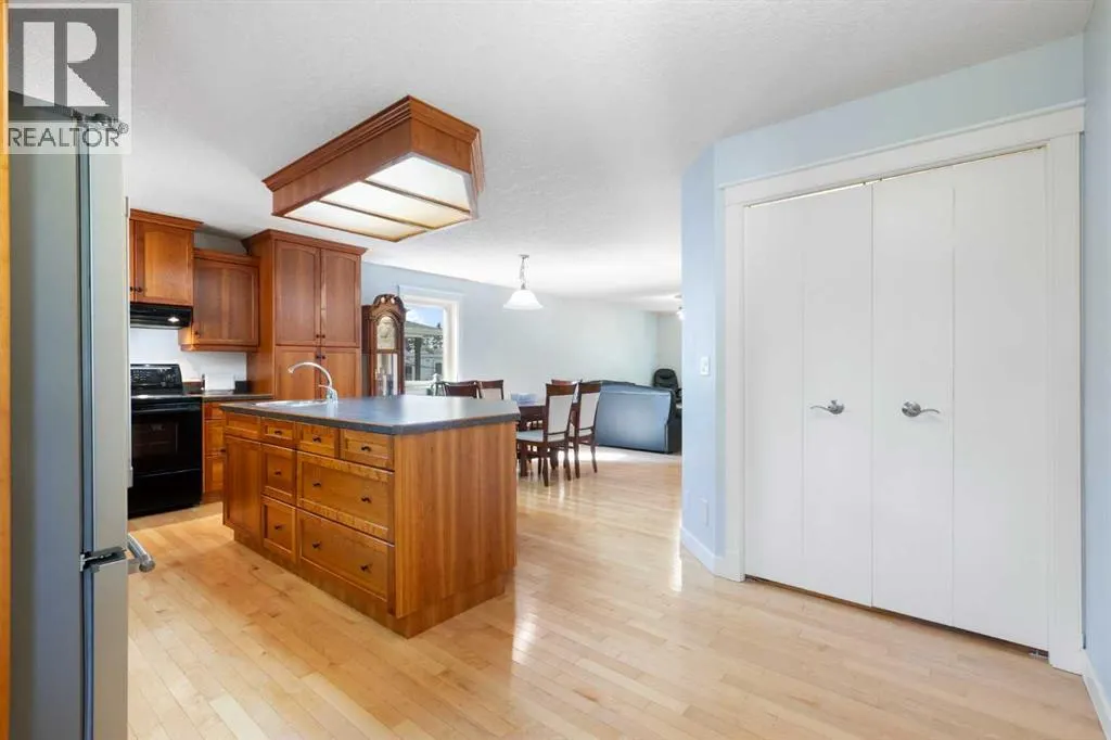 610 1st Street SW