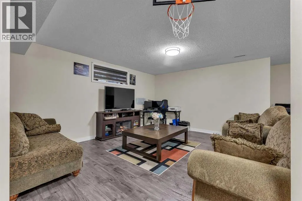 138 Saddlecrest Park NE