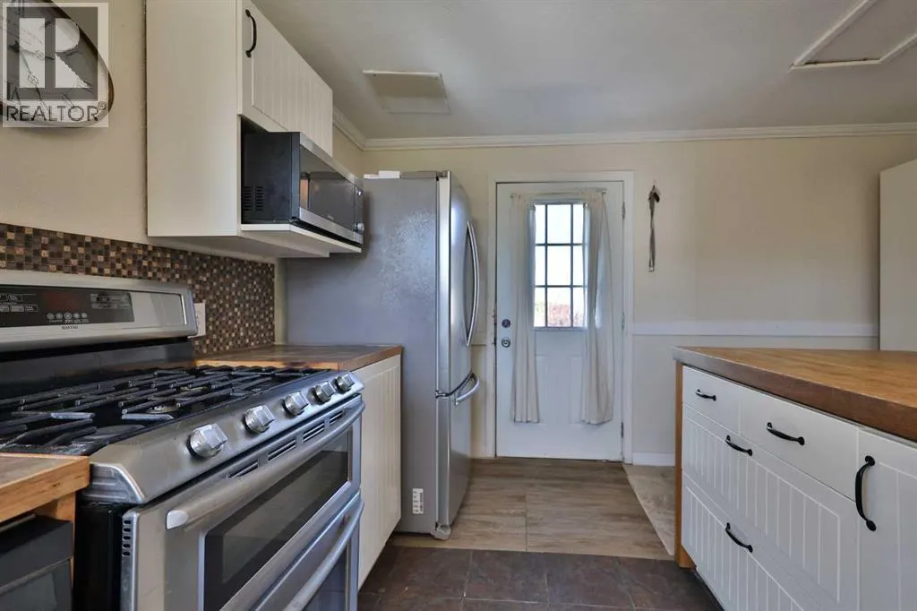 54 8 Avenue W